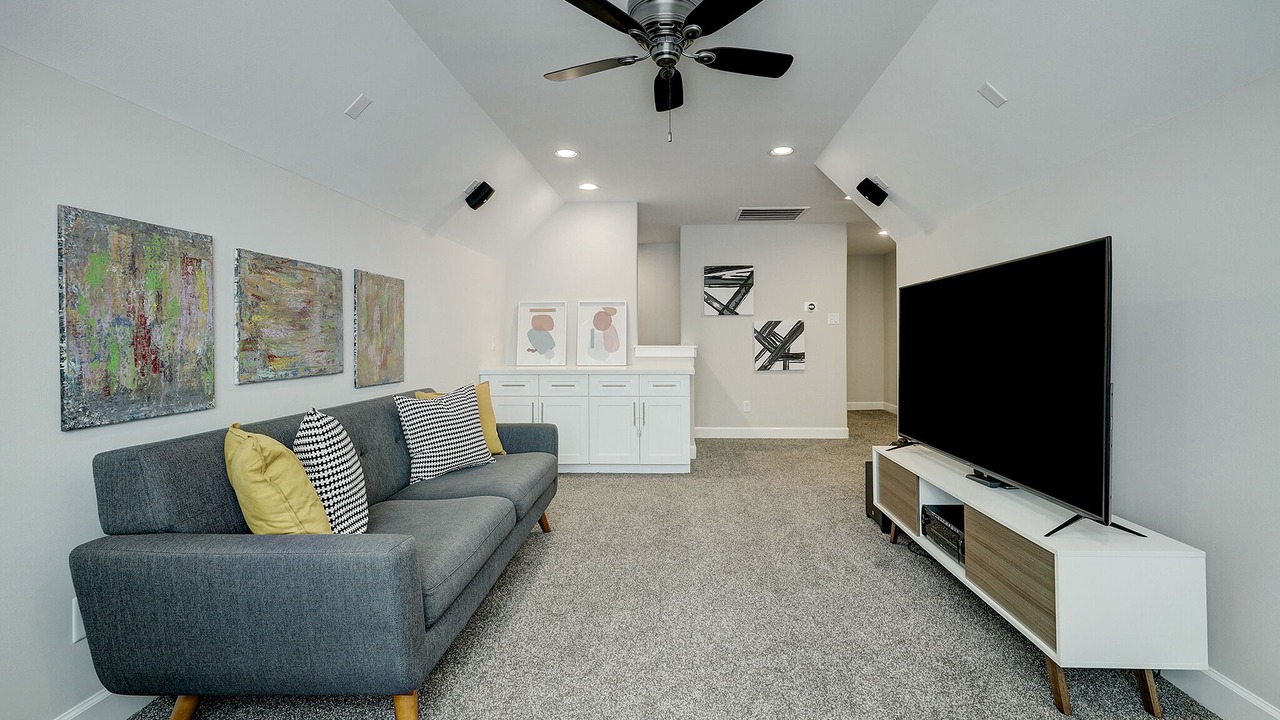 Photo of Livingroom in Shady Acres