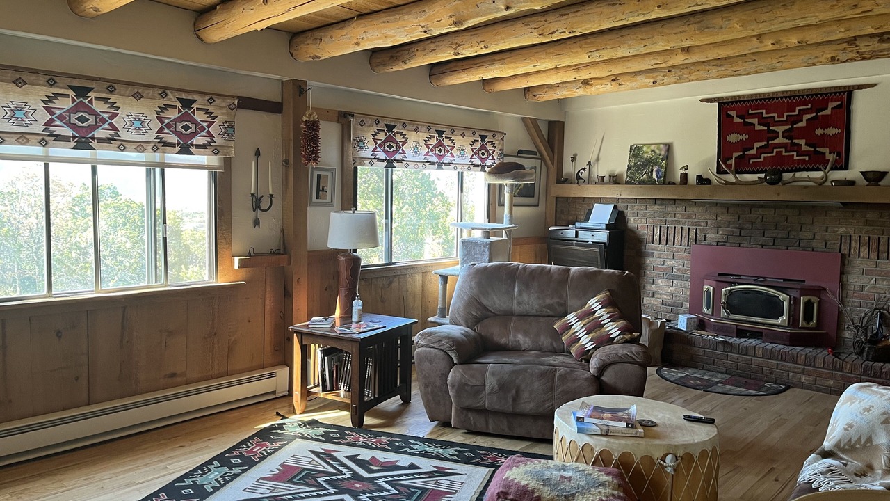 Photo of Livingroom in Sandia Knolls