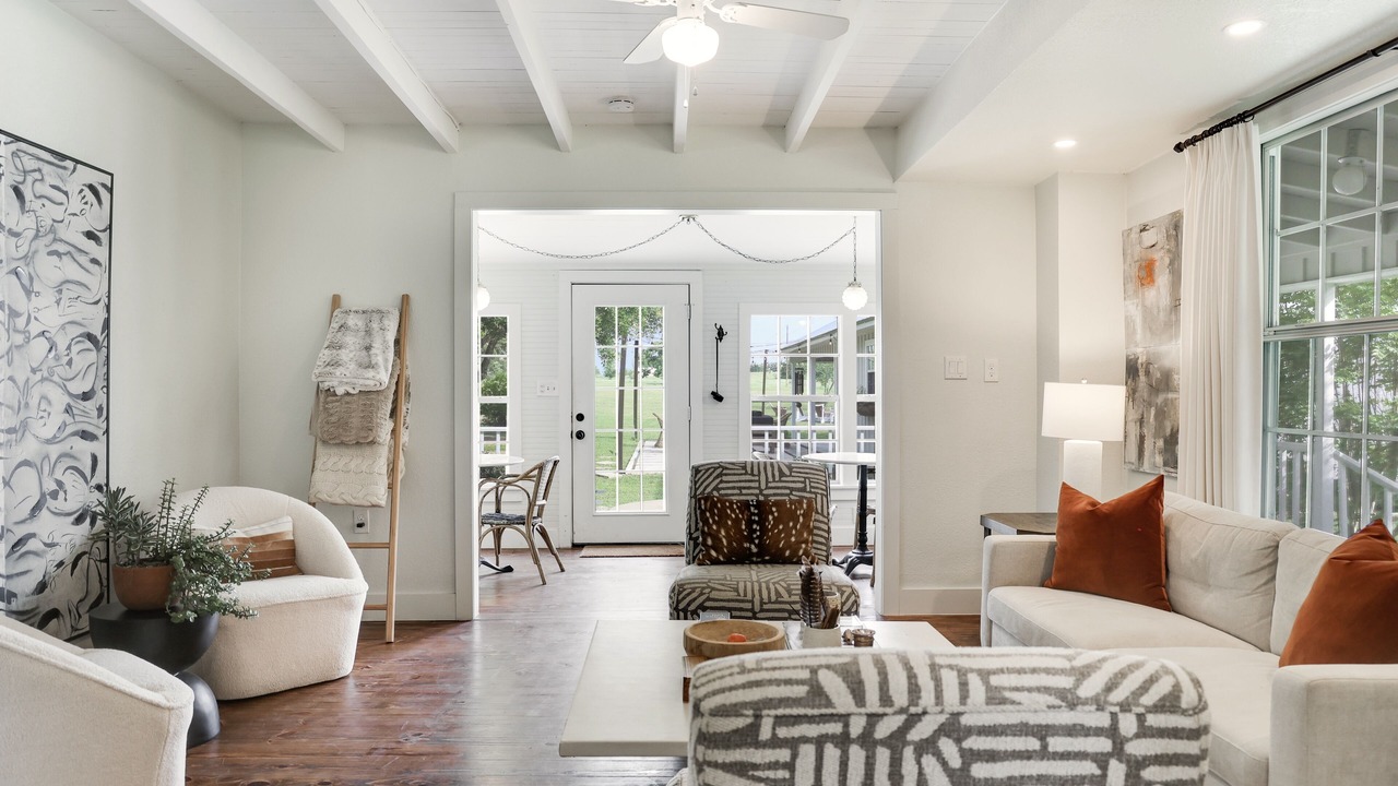 Photo of Livingroom in Round Top