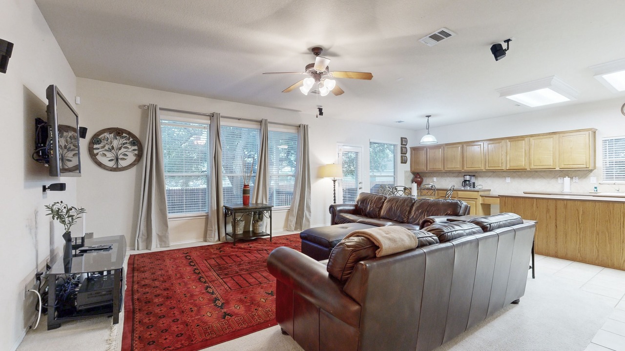 Photo of Livingroom in Far North Central
