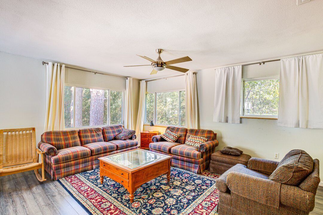 Photo of Livingroom in Gun Barrel City