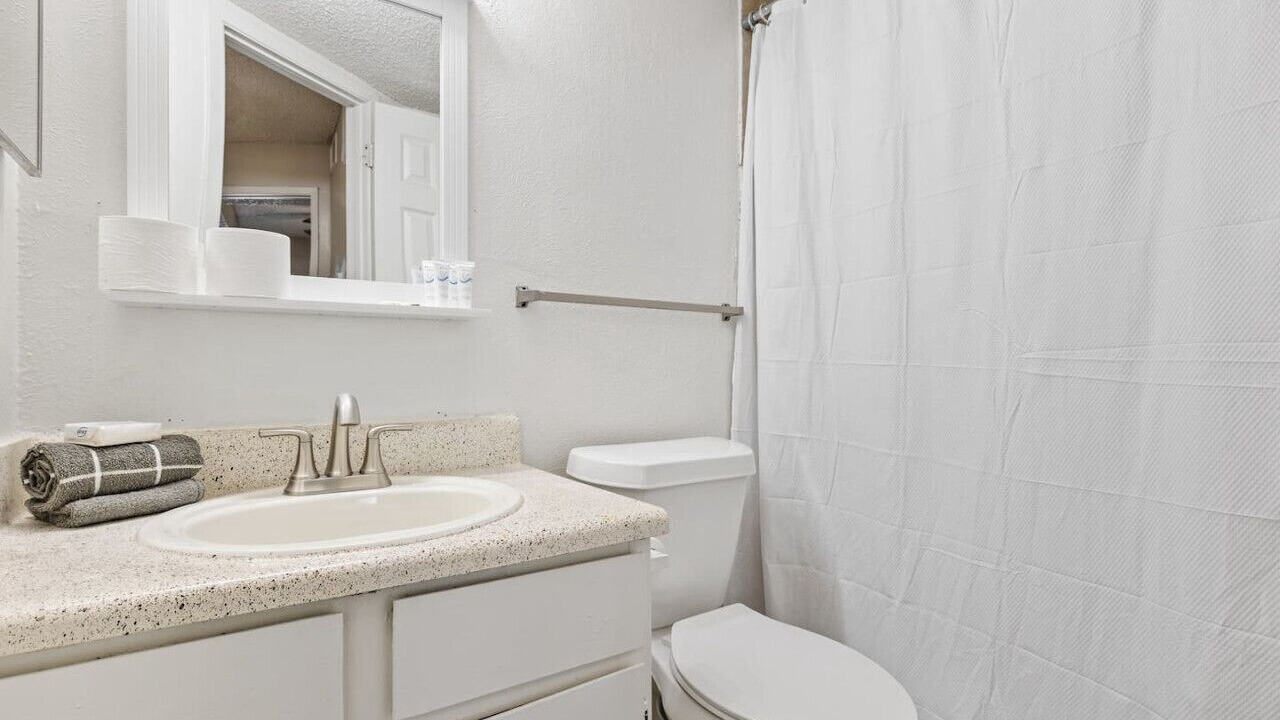 Photo of Bathroom in Park Central