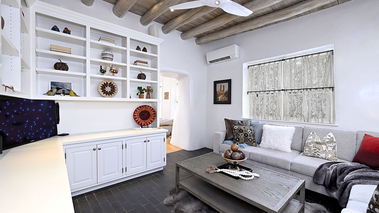 Photo of Livingroom in Historic Eastside