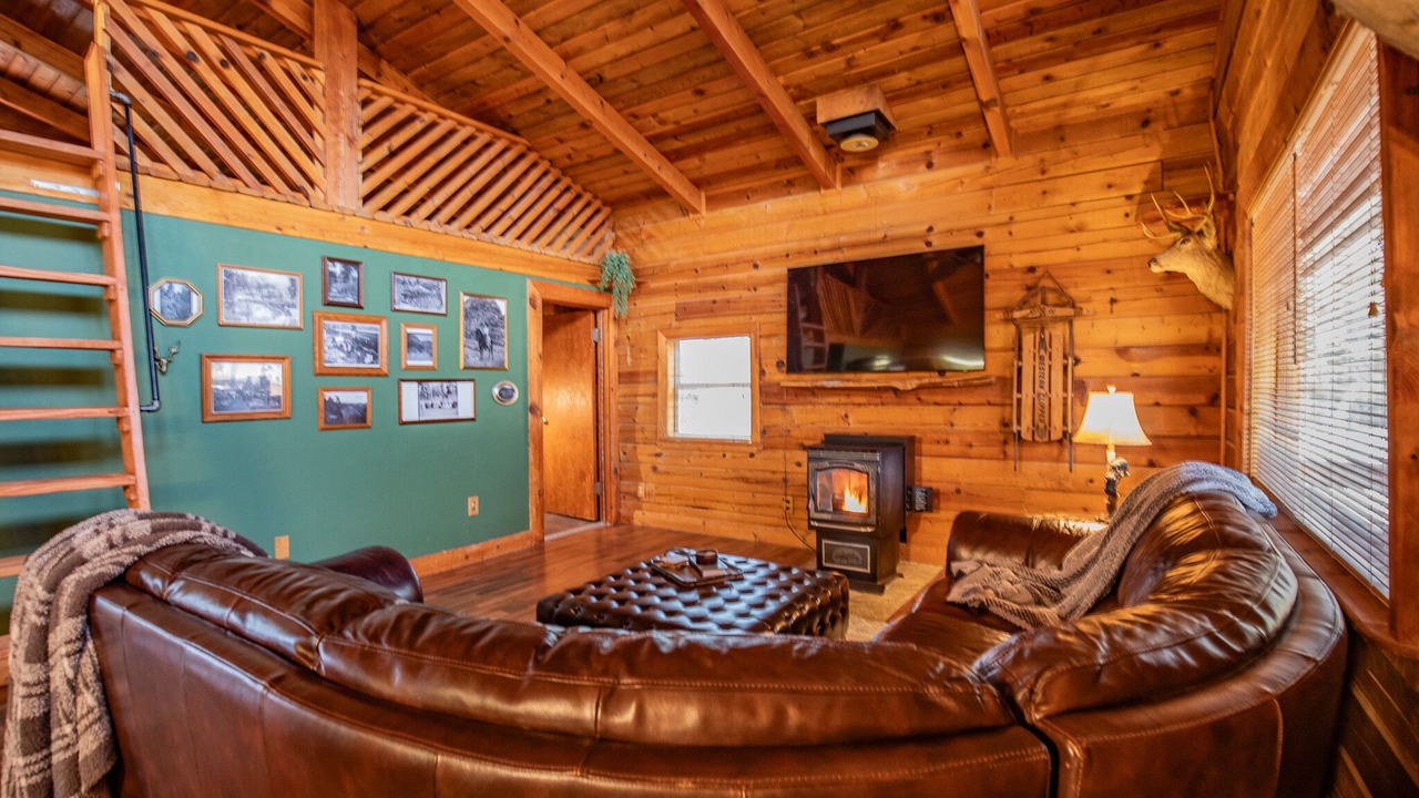 Photo of Livingroom in High Rolls Mountain Park