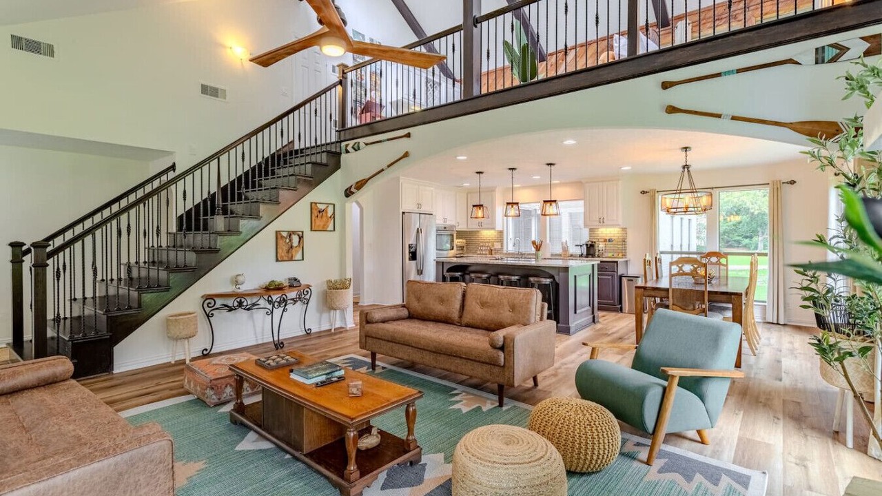 Photo of Livingroom in April Sound