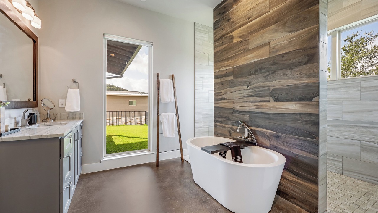 Photo of Bathroom in Lago Vista