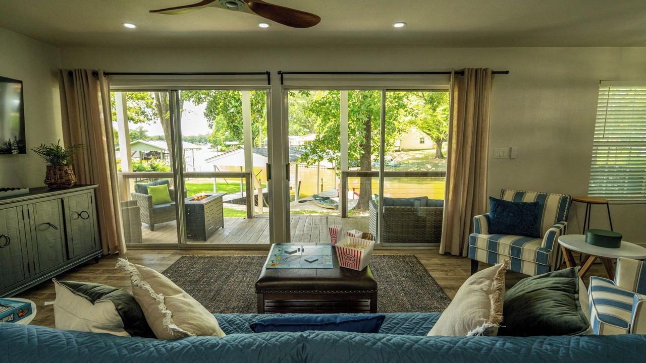 Photo of Livingroom in Cedar Creek Reservoir