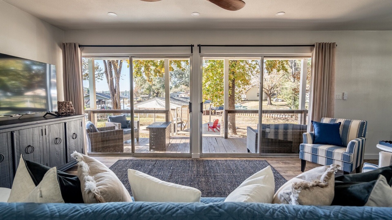 Photo of Livingroom in Cedar Creek Reservoir