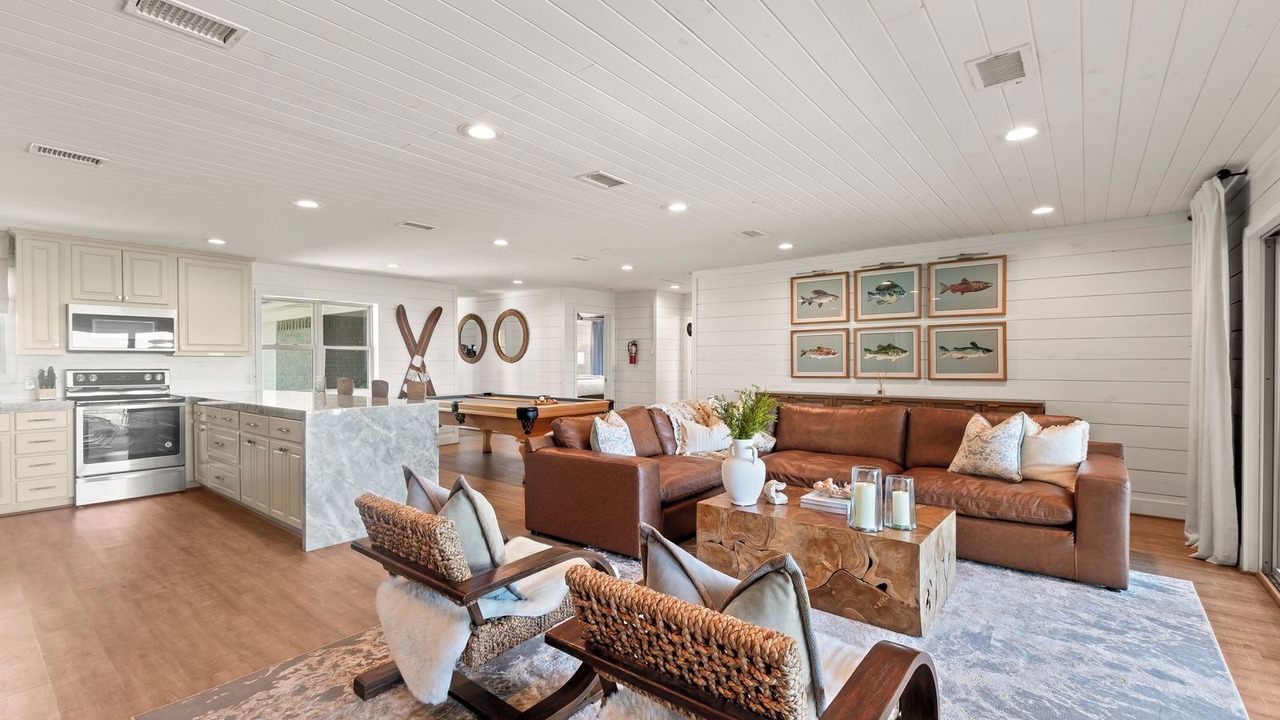 Photo of Livingroom in Gun Barrel City