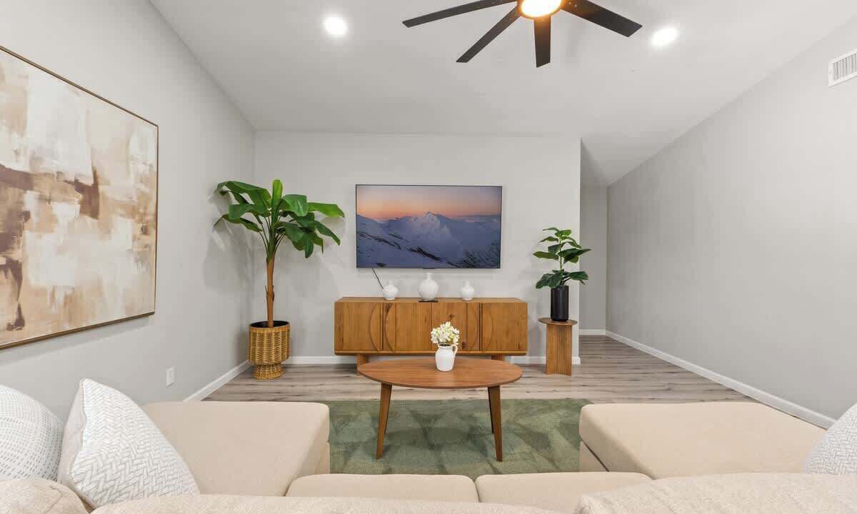 Photo of Livingroom in Biggs Field