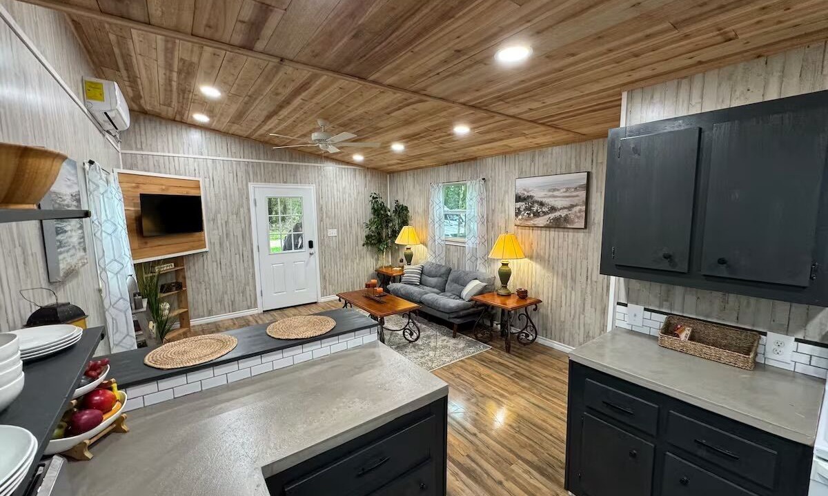 Photo of Livingroom in Anderson County