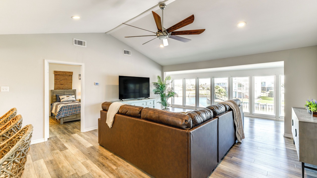 Photo of Bedroom in City-by-the Sea