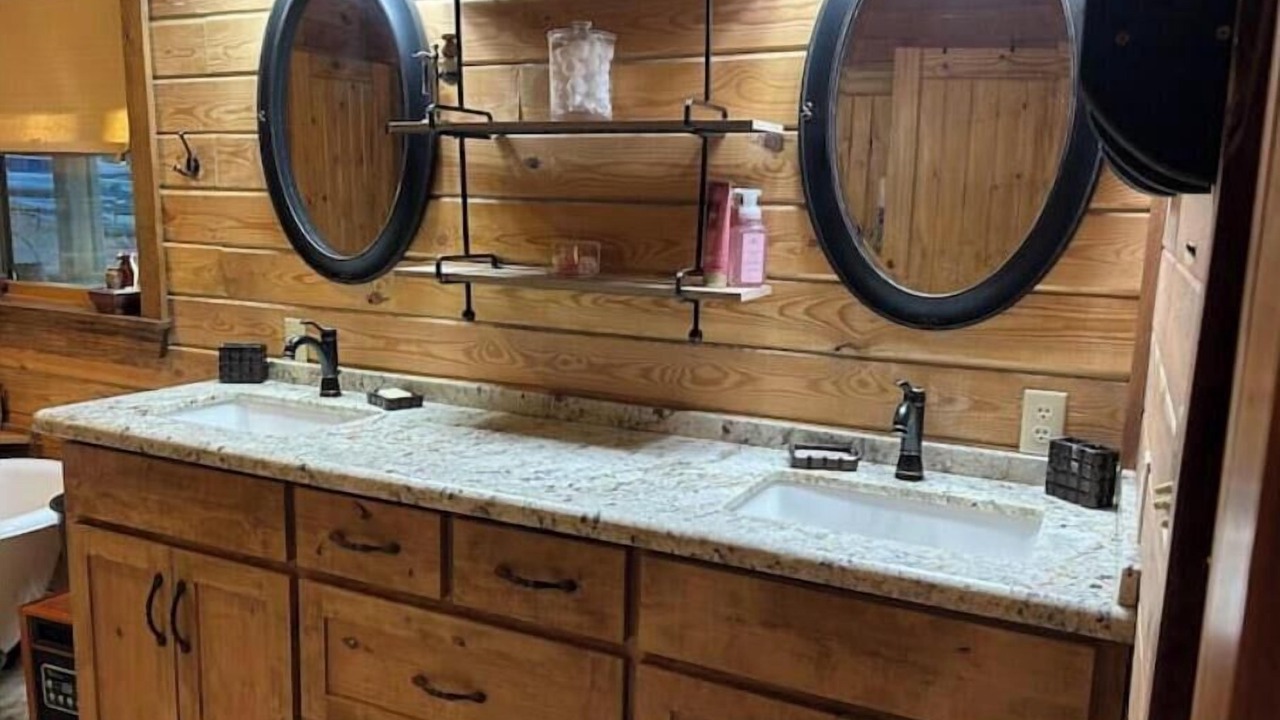 Photo of Bathroom in Broaddus