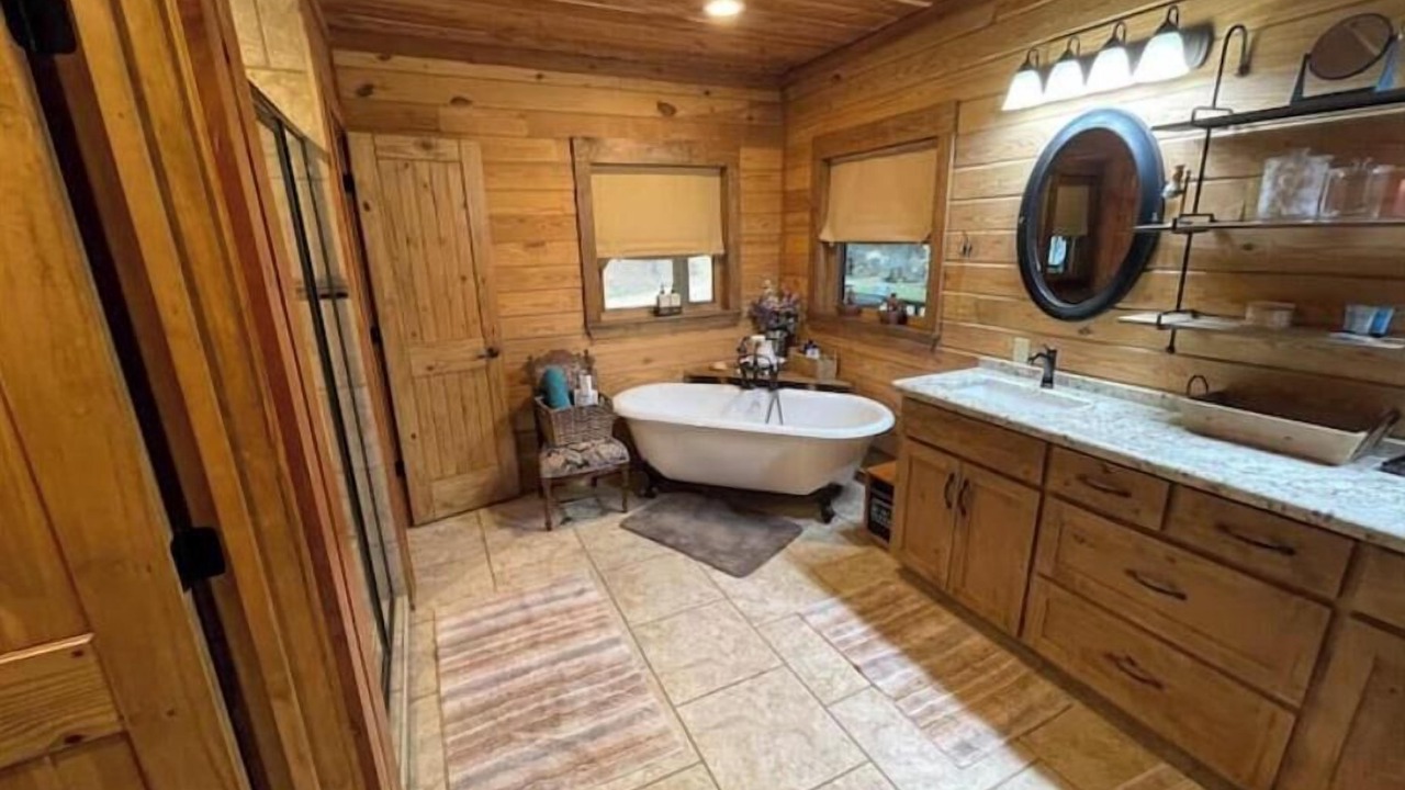 Photo of Bathroom in Broaddus