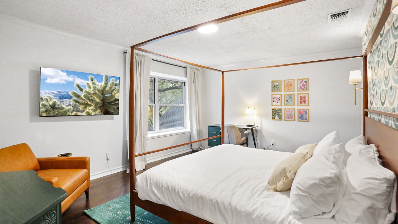 Photo of Bedroom in Whispering Oaks