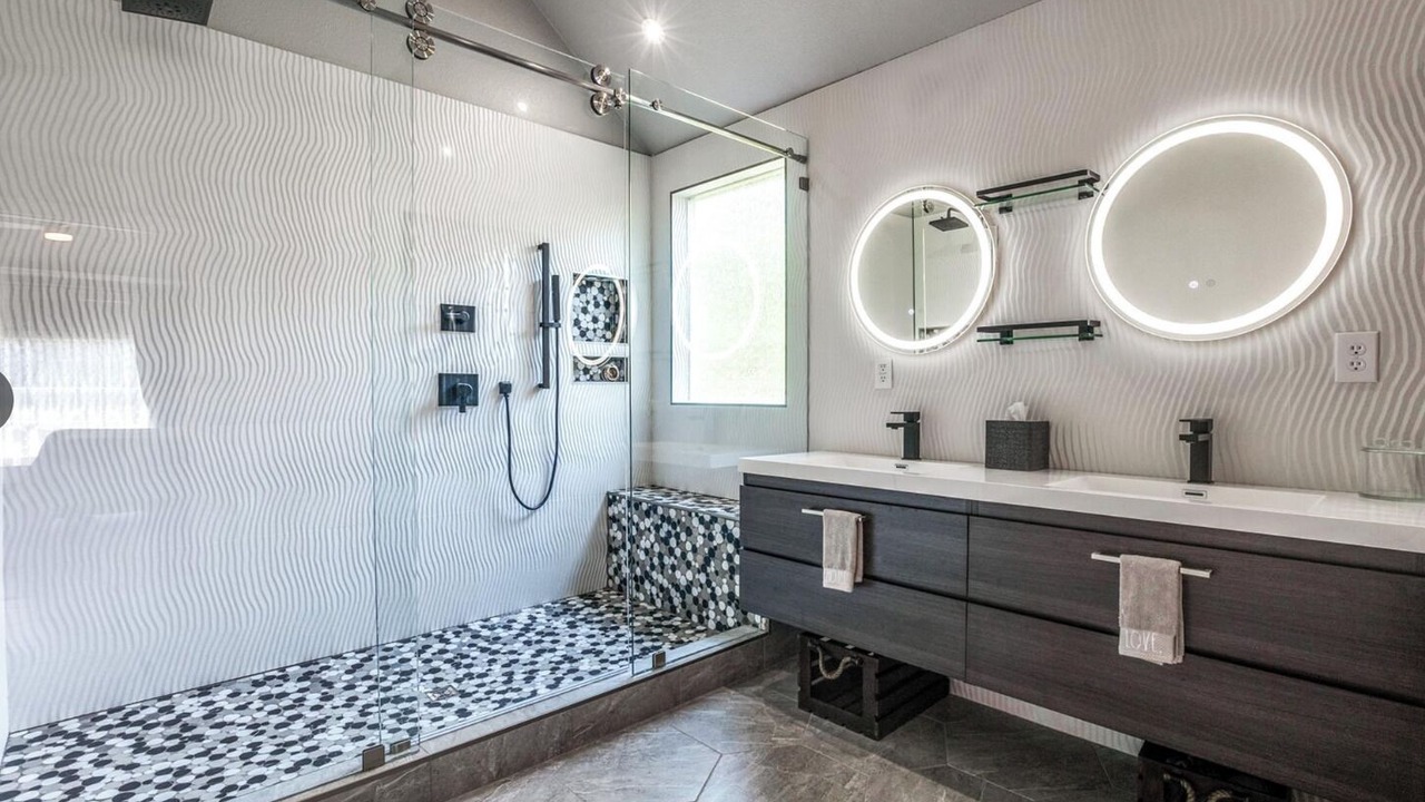 Photo of Bathroom in Far North Dallas