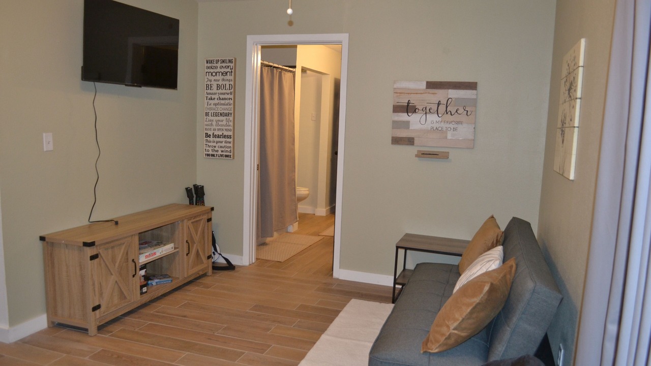 Photo of Bedroom in Leon Junction