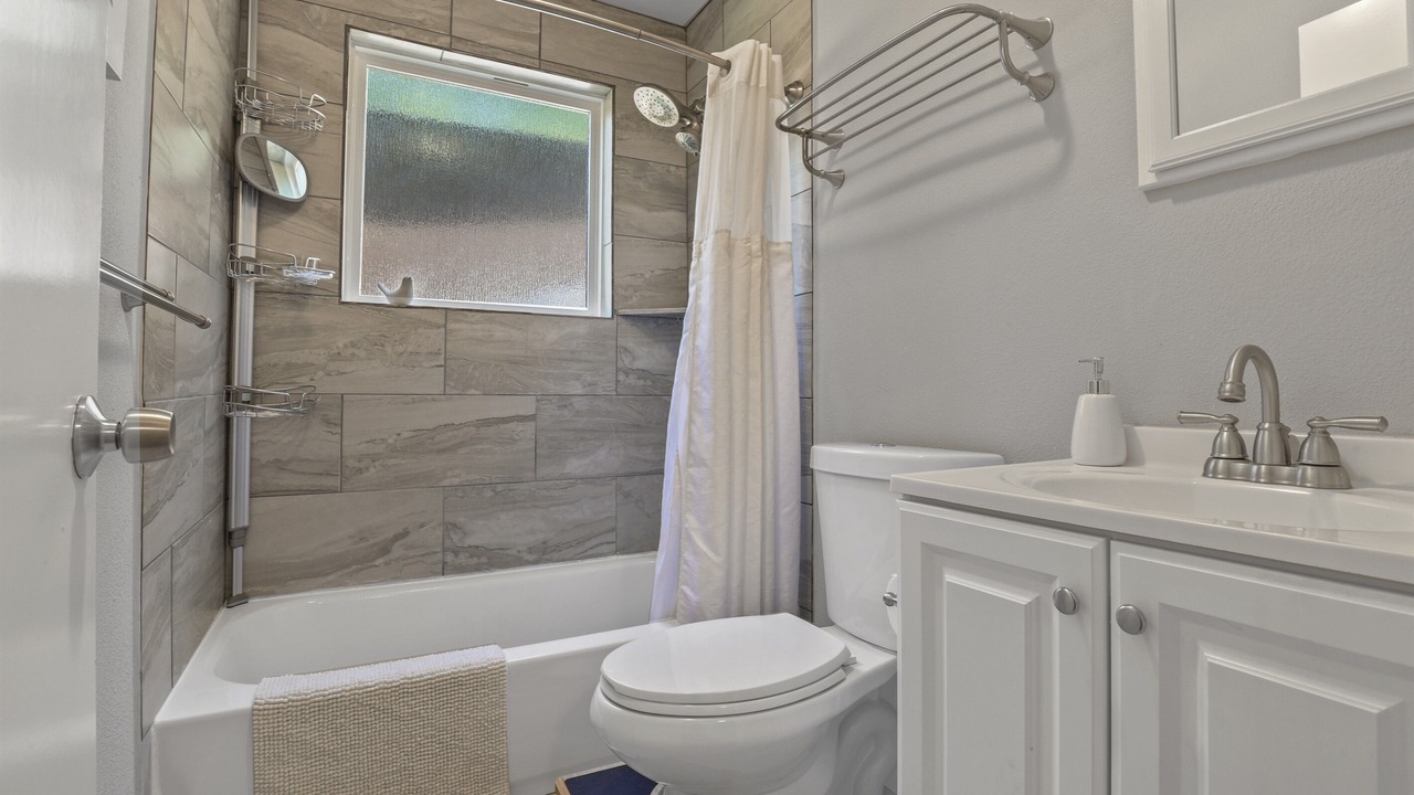 Photo of Bathroom in Central Arlington