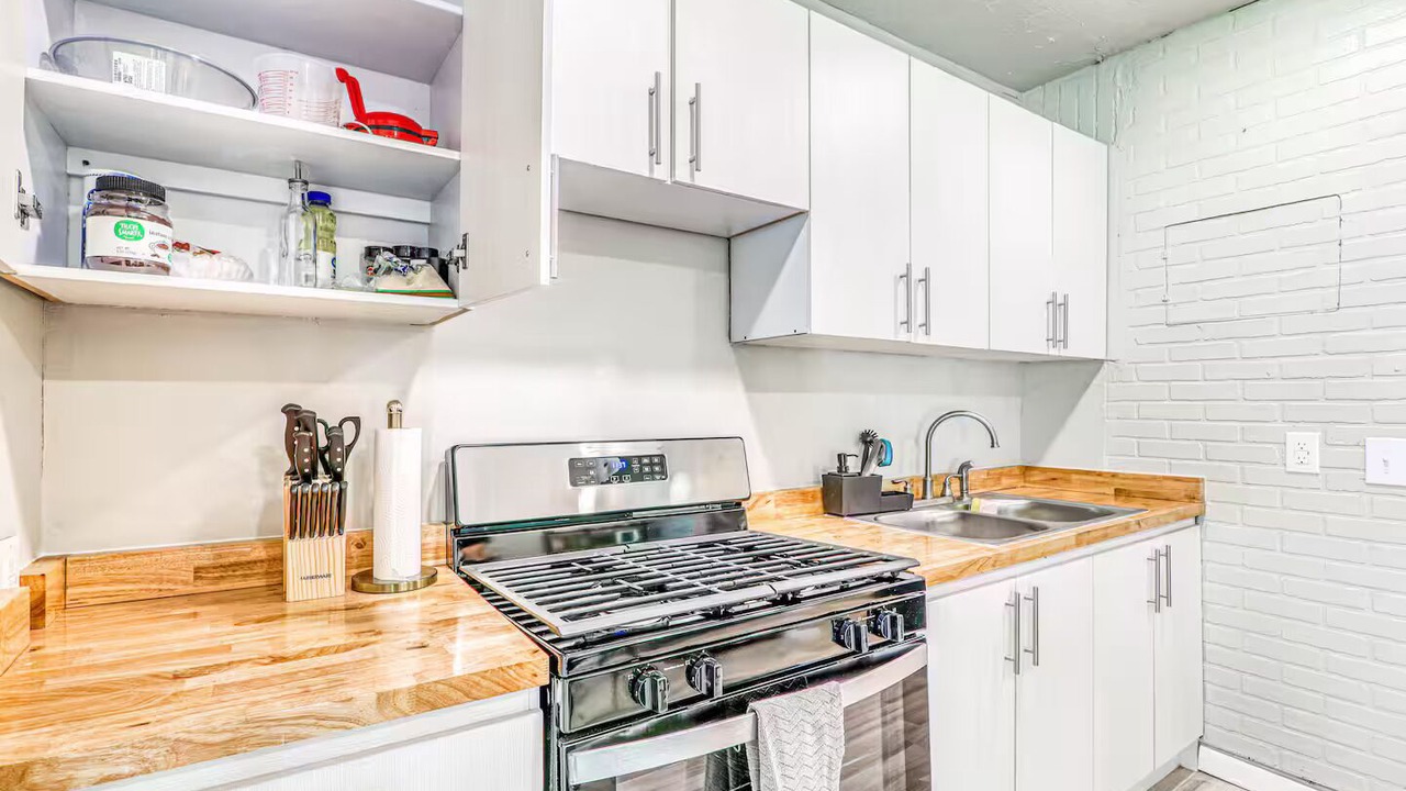 Photo of Kitchen in Pershing - Government Hill