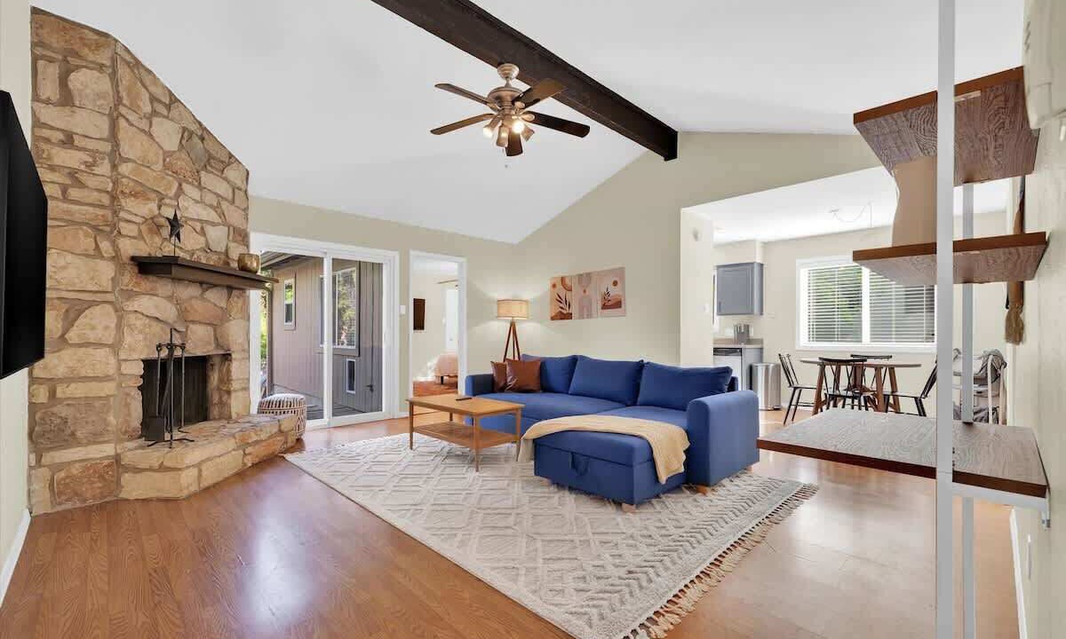 Photo of Livingroom in Barton Hills