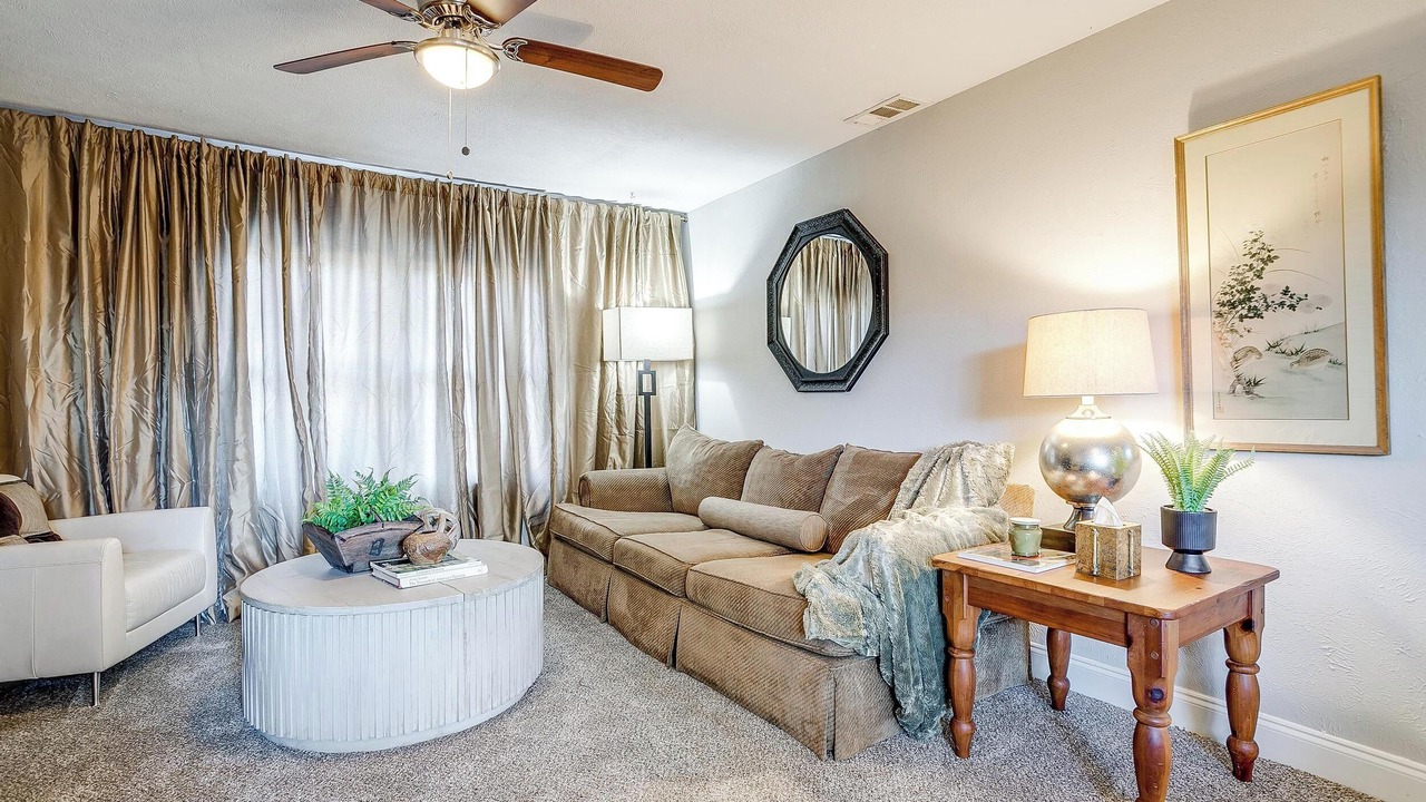 Photo of Livingroom in Westworth Village
