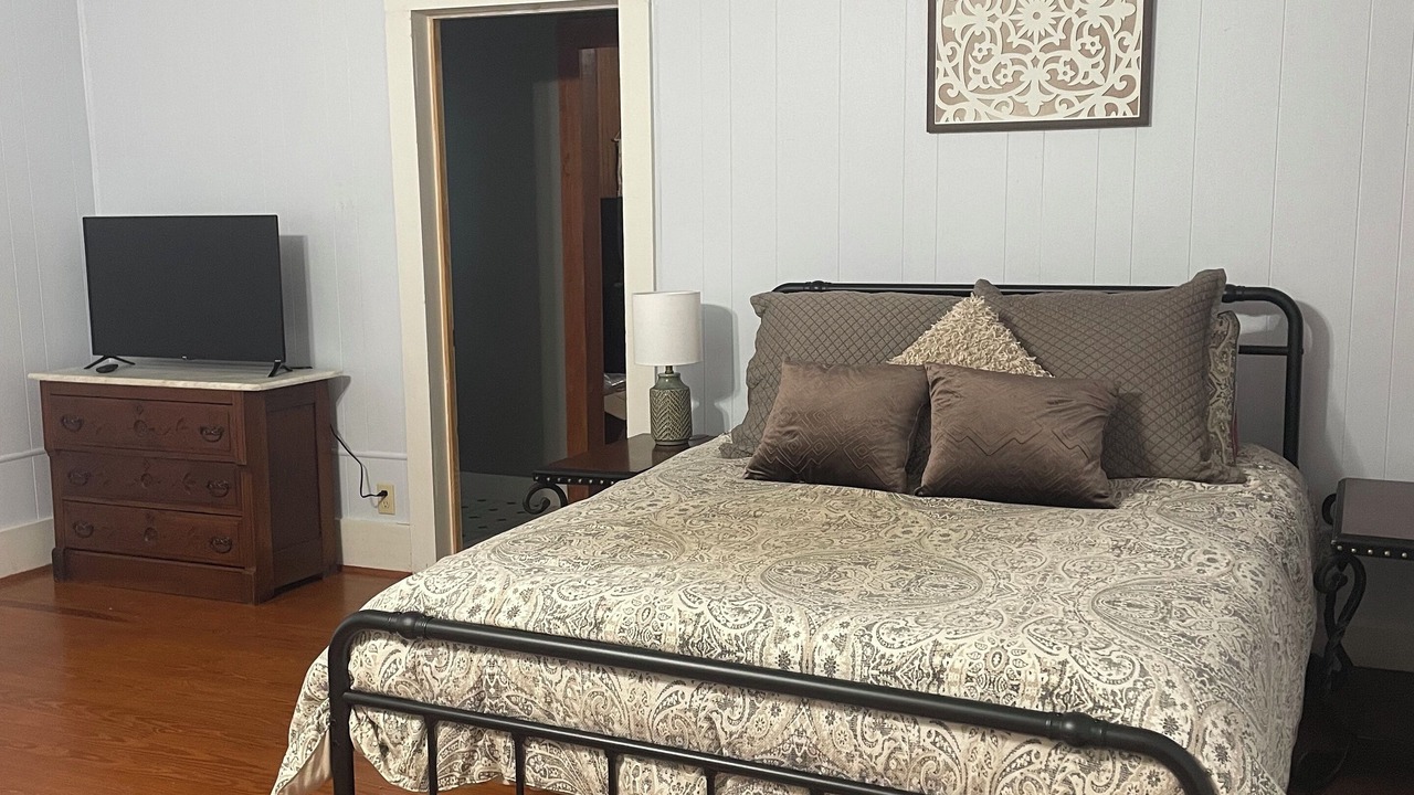 Photo of Bedroom in Mineola