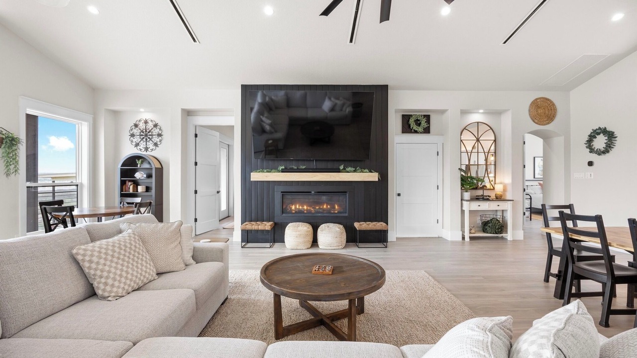 Photo of Livingroom in Highland Lake Estates