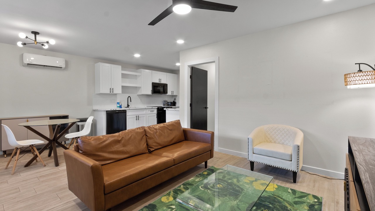 Photo of Livingroom in Neartown