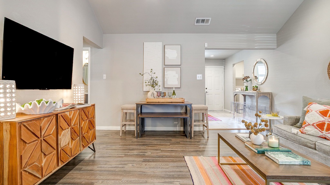 Photo of Livingroom in Westworth Village