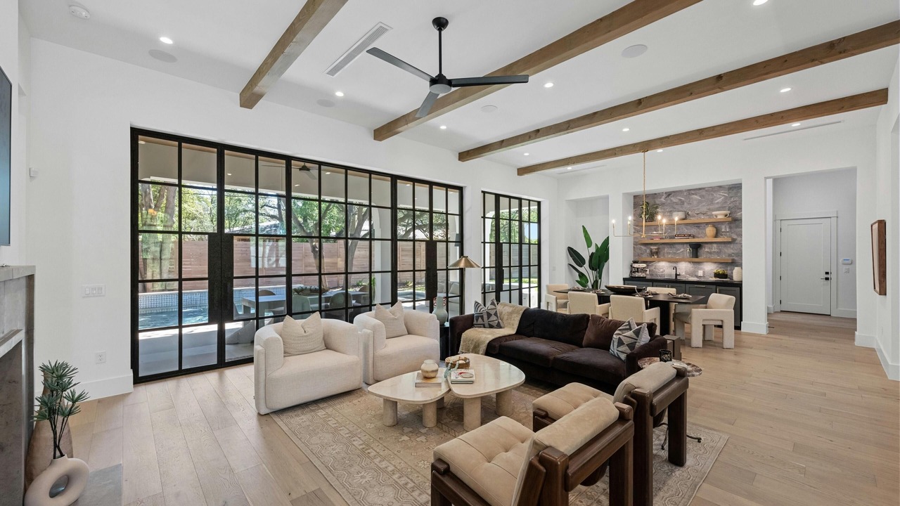 Photo of Livingroom in Barton Hills