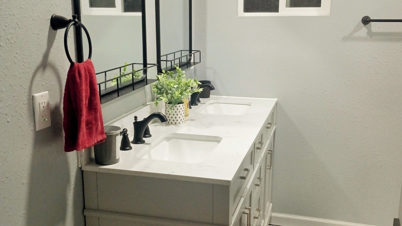 Photo of Bathroom in Alamogordo