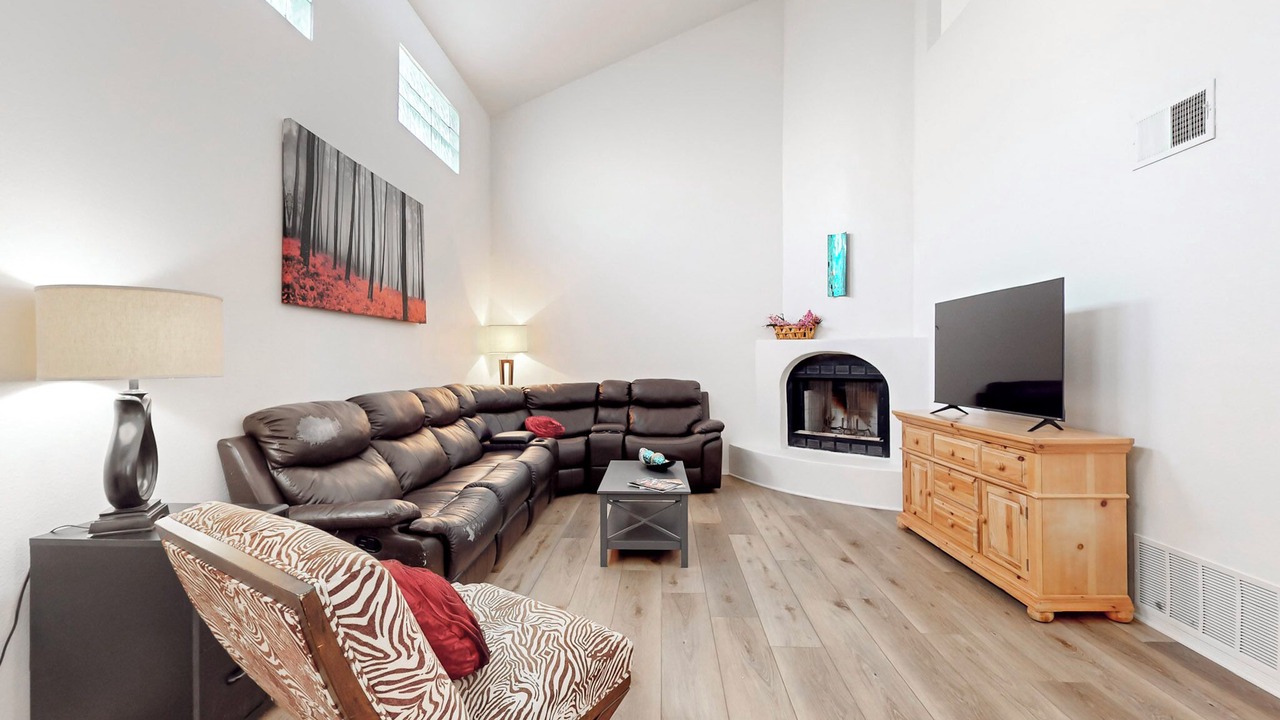 Photo of Livingroom in Northeast Heights