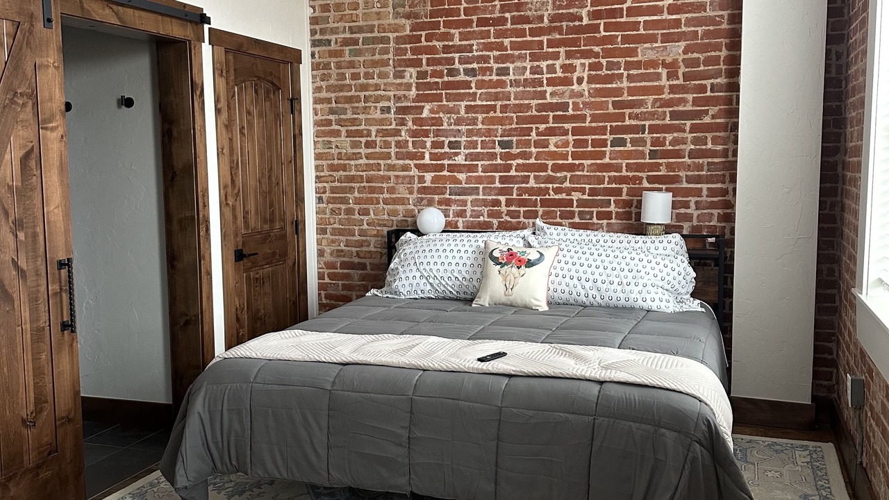 Photo of Bedroom in Aubrey