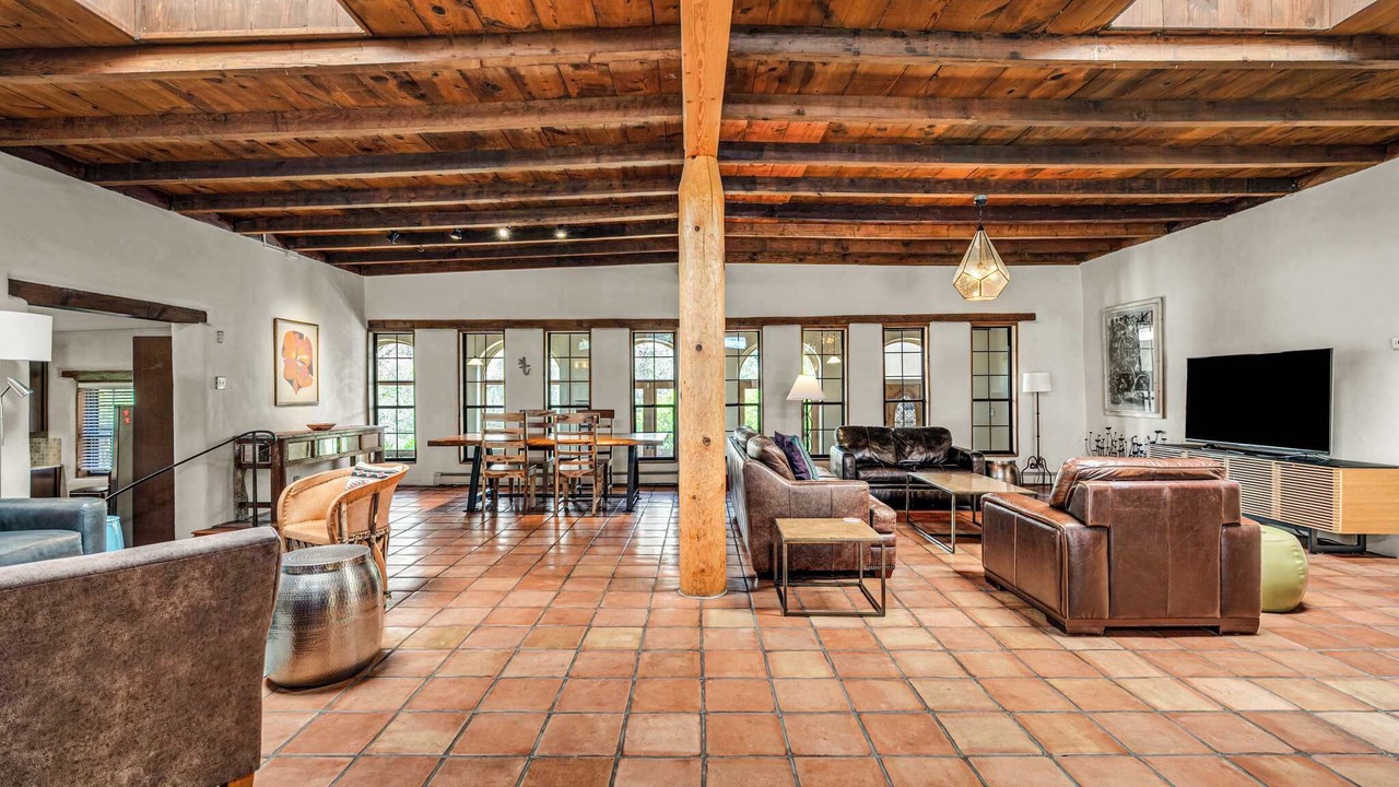Photo of Livingroom in Historic Eastside