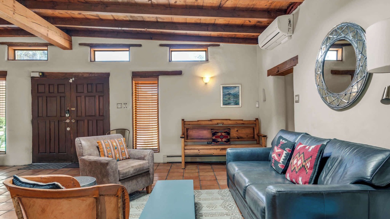 Photo of Livingroom in Historic Eastside