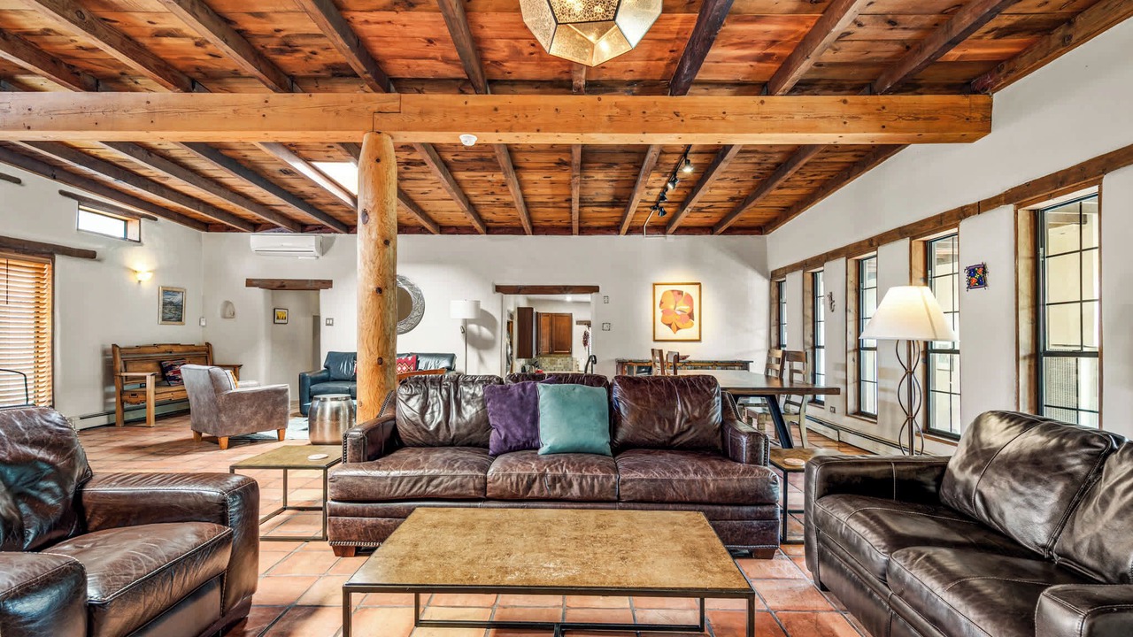 Photo of Livingroom in Historic Eastside