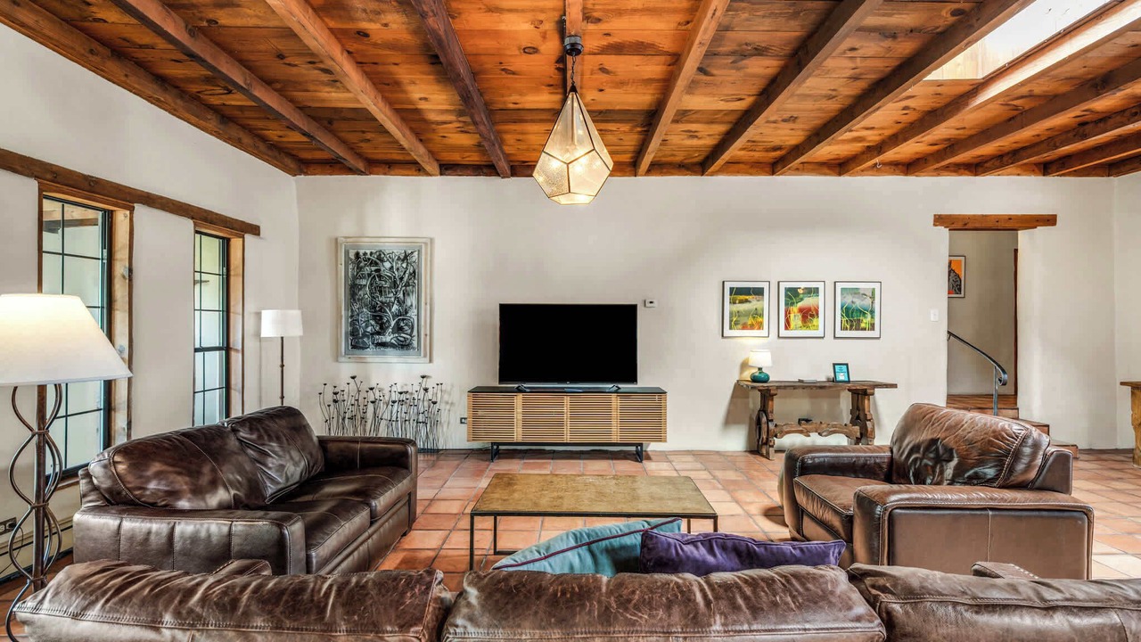 Photo of Livingroom in Historic Eastside