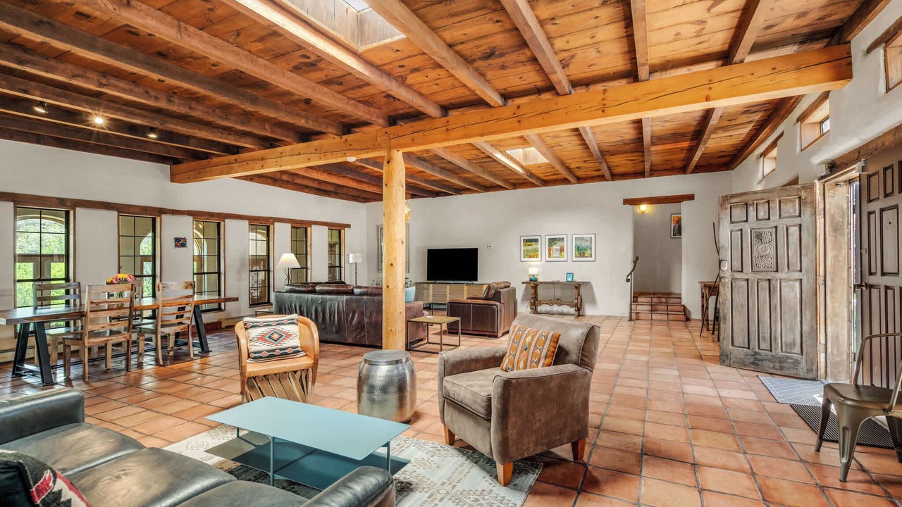 Photo of Livingroom in Historic Eastside