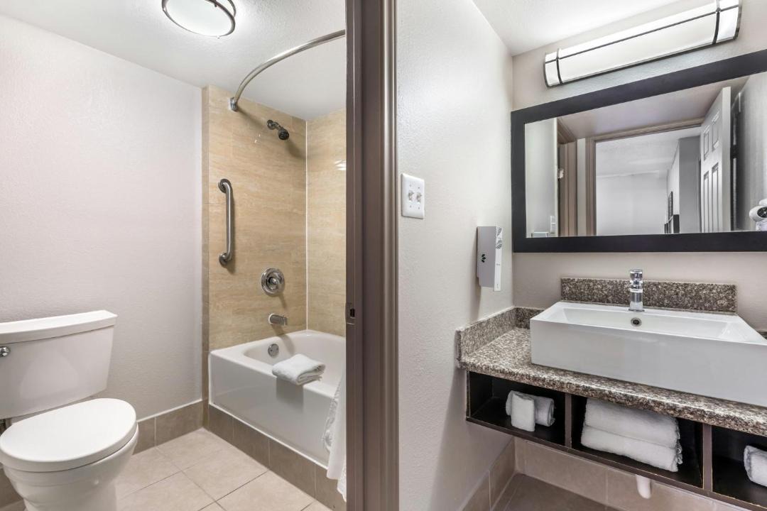 Photo of Bathroom in Park Central