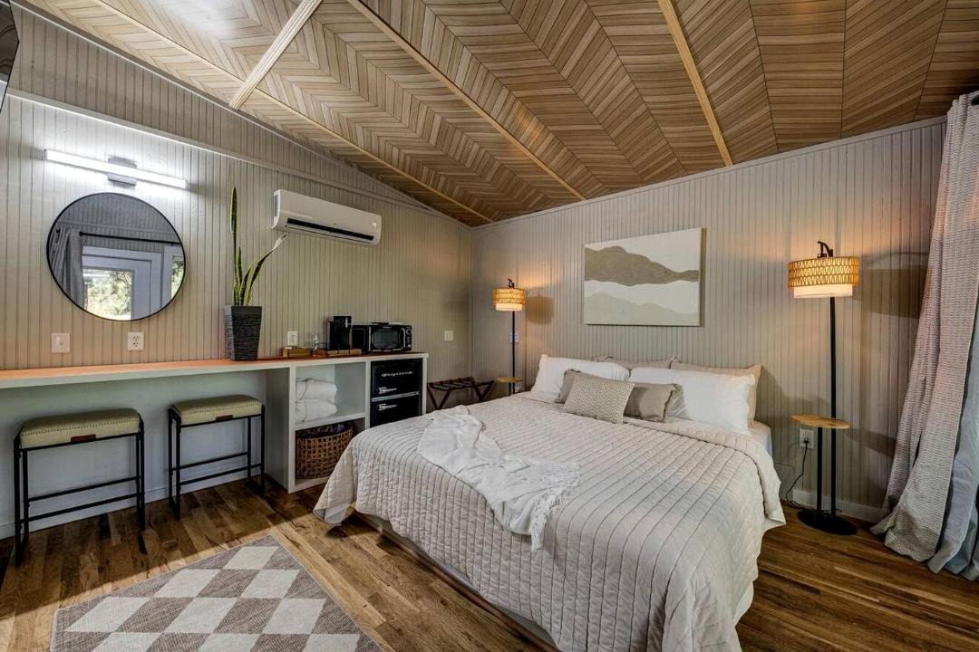 Photo of Bedroom in Alvord