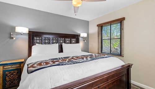 Room, 1 King Bed, Non Smoking, Hot Tub