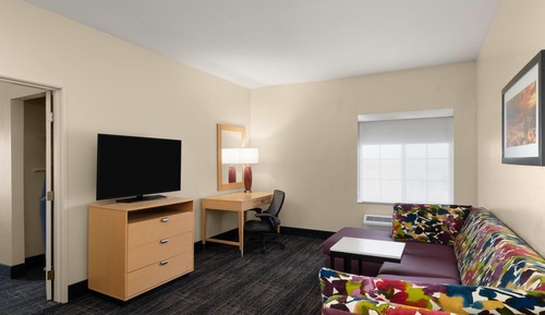 Suite, 1 King Bed, Accessible (Mobility Accessible)