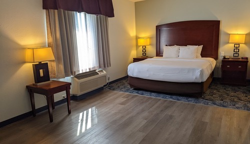 Deluxe Suite, 1 King Bed, Accessible, Non Smoking (Mobility/Hearing Impaired Accessible)