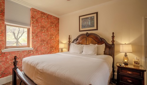 Palace Wing, 1 King Bed, Stair Access Only