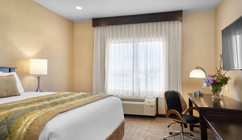 Standard Room, 2 Queen Beds, Non Smoking (Racetrack View)