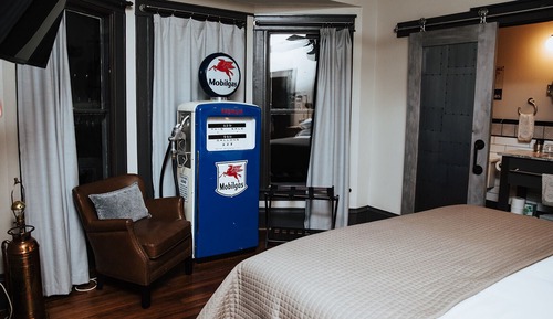 Luxury Room, 1 King Bed, Non Smoking, Private Bathroom