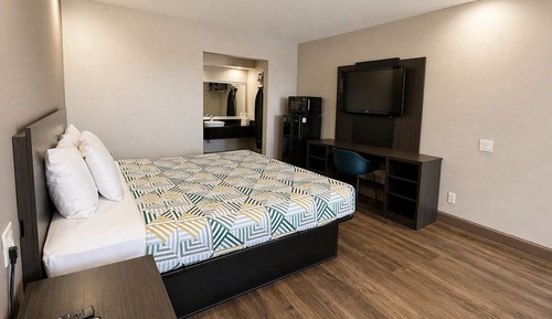 Standard Room, 1 King Bed, Non Smoking, Refrigerator & Microwave