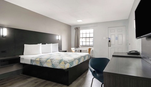 Deluxe Room, 1 King Bed, Accessible, Non Smoking
