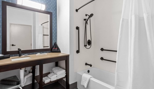 Premium Suite, 1 King Bed, Accessible, Non Smoking