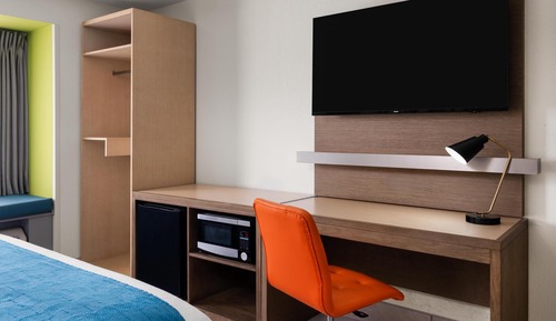 Standard Room, 1 King Bed, Accessible, Refrigerator (Walk-in Shower)